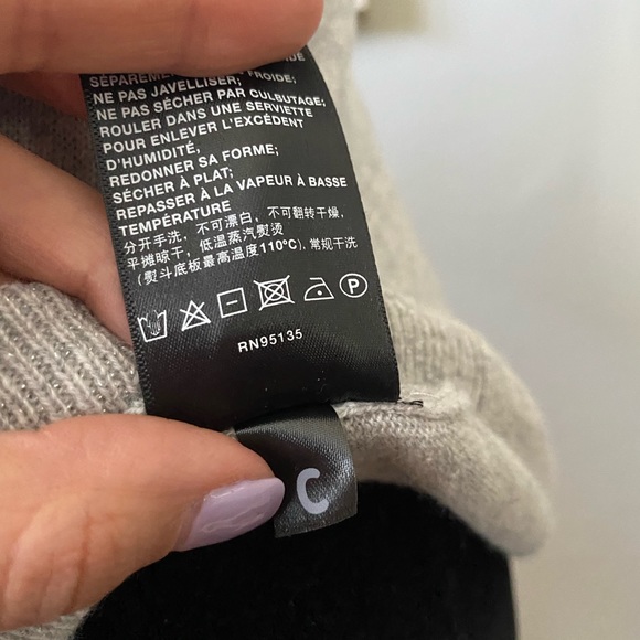 LAFAYETTE 148 NEW YORK
Cashmere Mock-Neck Sweater with Metallic Contrast… - Picture 15 of 17